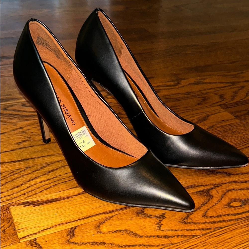 Christian Siriano Black Pointed-Toe Vegan Leather Pumps - Picture 3 of 9